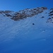 Auch vom Dado gibt es offenbar eine N-Abfahrt. Zwei Skifahrer sind von der Route zum Dadens zur Krete aufgestiegen und haben diese westlich vom Piz Dado überschritten. Haben den auf den Steilhang nördlich vom Gipfel traversiert und sind dann den Steilhang richtung Nera Biala abgefahren. 
