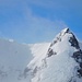 Il Grand Golliat e il superbo pendio "sospeso" su cui si svolge la scialpinistica all'anticima.