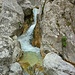 Knapp unterhalb des oberen Wasserfalls wird der Martuljek erneut erreicht.
