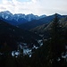 Beim Anstieg zum Rifugio Nordio-Deffar blickt man über das Valle di Ugovizza in die nördlichen Julischen Alpen.