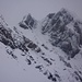 So richtig hochalpin sieht der Heitlistock (2146m) im Winterkleid aus, nach dem Vorstegg erstieg ich ihn über den Ostgrat links auf dem Bild. Foto unterhalb vom Sattel P.2045m.