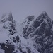 An dieser Stelle deponierte ich meine Schneeschuhe auf dem Heitlistock Ostgrat und folgte ihm zu Fuss in bestem Trittschnee bis unter den Steilaufschwung zum Vorgipfel. Rechts ist der Hauptgipfel vom Heitlistock (2146m).