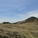 P. 1533 m (Wegweiser) - hinten rechts der kleine Hügel ist der Covreto (1594 m), der höchste Punkt unserer heutigen Wanderung