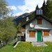 Moderne Technik an Tessiner Steinhaus - vor der Kulisse des Pizzo di Claro