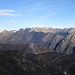 und die Fortsetzung der langen Kette in östliche Richtung bis zum gern besuchten Monte Bregagno