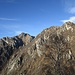 im Norden der Torrione und die Gipfel des Monte Bronzone