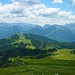 Im Südosten schaut man über den Monte Acomizza in die Julischen Alpen; die Feistritzer Alm ist verdeckt.