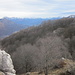 Panorama dal Monte Bronzone 1434 mt, a destra l'anticima boscosa 1419 mt del Monte Bronzone, nel mezzo delle due cime c'è un selletta e, da cui per "direttissima" scenderemo al Bivacco Alpe Pessina 1217 mt.