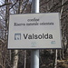 Il cartello della Riserva Naturale del parco collocata alla Forcella 1234 mt sotto il Pizzo Ravò raggiungibile dal Bivacco Alpe Pessina 1217 mt seguendo un sentierino e tracce. 