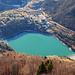 Zoom zum Lago di Tenno, auch Lago Azurro genannt. Laut wikipedia der sauberste See Italiens.