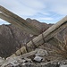 I resti di una datata croce in legno sul Monte Bronzone.