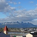 Freundliches Wetter am Morgen über Ushuaia. Beim Ausblick aus der Wohnung wähnen wir uns immer in Grönland oder Island...
