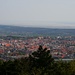 Blick vom Aussichtsturm auf dem Károly-magaslat über Sopron hinweg zum Neusiedler See.
