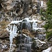 Wasserfall mit Eis