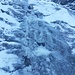Es geht über teils spärlich vereiste Platten nach oben.