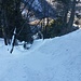 Wieder in der Rinne. Durch die Lawinenabgänge lässt sie sich erstaunlich gut begehen. Erst ganz oben wird es wieder anstrengend.