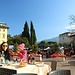 Aprés-Hike in Riva: Sonne am 7.Dezember bis 13:48 (danach verschwindet sie hinter der Rocchetta), genug für ein schönes Mittagessen