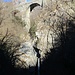 der Wasserfall unterhalb der Strassenbrücke