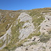 Im Aufstieg zum Monte Gorzano - Entlang der steilen Abbrüche, meist sind Pfadspuren vorhanden