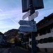 Der Wegweiser in Münstertal-Rotenbuck (Langeck): Die blaue Raute begleitet einen den gesamten Anstieg über bis zum Hohkelchsattel.
