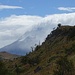 Im Aufstieg zum Mirador Lago Toro. Der Sturm treibt die Wolken über die Landschaft. 