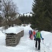 bei der Feuerstelle Wasserreservoir vorbei ziehen wir - nun "richtig" - los Richtung Buochserhorn;
Schnee liegt - hier - noch ausreichend
