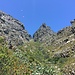 Rückblick auf den Platteklip Gorge-Abstieg. Ganz oben gut zu sehen der Einschnitt mit dem Beginn der Schlucht