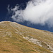 Im Abstieg vom Monte Camicia - Blick entlang der Flanke des Monte Tremoggia.