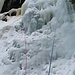 4. SL. Mit mehr Eis gibt es deutlich mehr zum klettern und es wird leichter. Aktuell haben wir eher weich geschlagen, da man das Gefühl hat, bei einem falschen Schlag könnte der Vorhang fallen. Ist zwar eher unwahrscheinlich, aber Vorsicht walten lassen ist nie verkehrt....