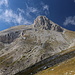 Im Abstieg vom Monte Camicia - Blick über das Vallone di Vradda auf die steilen Abbrüche am Camicia-Gipfel.