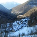 Finalmente in arrivo all’Alpe Gallino, dove poco più sotto abbiamo lasciato l’auto. Sullo sfondo, Tremenico e gli altri paesi della Val Varrone.