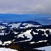 Chli Aubrig (1642,4m): Gipfelaussicht auf den Zürichsee (406m) und den Hügel Etzel (1098m).