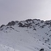 Gipfelanstieg - auf einen langen flachen Kamm, folgt ein steiler, felsdurchsetzter Gipfelhang
