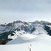 Für den weiteren Abstieg wählte ich meist den direkten Weg über die Hügelkuppen. Hinten im Bild Hohgant und Trogenhorn