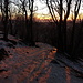 Im Abstieg von der Milešovka - Schlittern in den Sonnenuntergang.