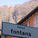 Von der Piazza Fontana am Rathaus erkennt man die Bergstation und die Kübel der Funivia
