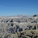 39 Was für ein Klettereldorado, die Sella. Und unglaublich beliebt bei den Höhenwanderern. Nicht zu vergessen, der Pössnecker Klettersteig, einer der ältesten Klettersteige der Dolomiten. Dieses Band im Sellastock wäre auch mal eine Herausforderung.