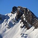 Gezoomte Gipfelaussicht vom Leist (2222m) auf den mächtigen Magerrain (2523,7m), dem höchsten Berg der Spitzmeilengruppe und meinem Tagesziel.