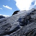 nach kurzer Blankeispassage (oberhalb der sehr abschüssigen Gletscherzunge zum Tällibach hinunter) stehen wir - nach Umgehung des NE-Sporn des Vorgipfels P. 3109 - vor der Rand- und Querspalte