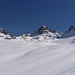 Totenfeldkopf mit der Oberen Totenfeldscharte links als letztem Tagesziel