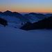 Skitour Helfenberg vom 5.2.2019:<br /><br />Skitourenidylle kurz vor Sonnenaufgang oberhalb vom Tälchen „Helfenbergrüttenen“. Von links nach rechts sind die Langenbrucker Hügel Gwidemflue (1071m), Drotziejer (1062m), Erzenberg (981m) und Schwängiflüeli (979,1m) zu sehen.