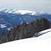 Blick zu Bergen des östlichen Karwendels