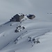 Braunschweiger Hütte mit Schnee bis zum Dach (Zoom)<br /><br />Foto vom Folgetag 20.03.19 vom Hinteren Brunnenkogel aus