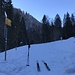 Skis anziehen bei Pkt 918, Beginn des Waldwegs Richtung Aberen