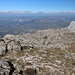 Punta Corrasi - Ausblick am Gipfel. Hinten sind u. a. Nuoro und der benachbarte Monte Ortobene auszumachen.