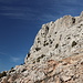 Im Abstieg zwischen Scala 'e Pradu und Tuones - Blick über steile Flanken in Richtung Punta Carabidda.