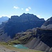 schöner Tiefblick zum Alpler See - und Hinüberblick zur [http://www.hikr.org/tour/post71330.html Schächentaler Windgällen], vor beinahe exakt  5 Jahren erfolgreich bestiegen