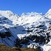 Beim Pierre Rodzes (P.2206m) kann man die Hütte erstmals erkennen. Unser Winteraufstieg erfolgte über die lange Gletschermoräne auf welcher die Cabane F.-X. Bagnoud (2641m) steht.