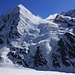 Aussicht von der Cabane François-Xavier Bagnoud (2641m) zu einfach besteigbaren Gipfel über dem Glacier de Corbassière. Links ist der Combin de Corbassière (3715,5m), rechts der Petit Combin (3663m).