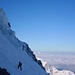 Auf 3850m in der Nordwestflanke vom Grand Combin unterhalb des Eisabbruches der meist einen Zustieg zum Gipfelfirnfeld ermöglicht.